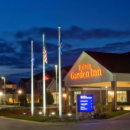 Hilton Garden Inn Milwaukee Northwest Conference Center Ngoại thất bức ảnh