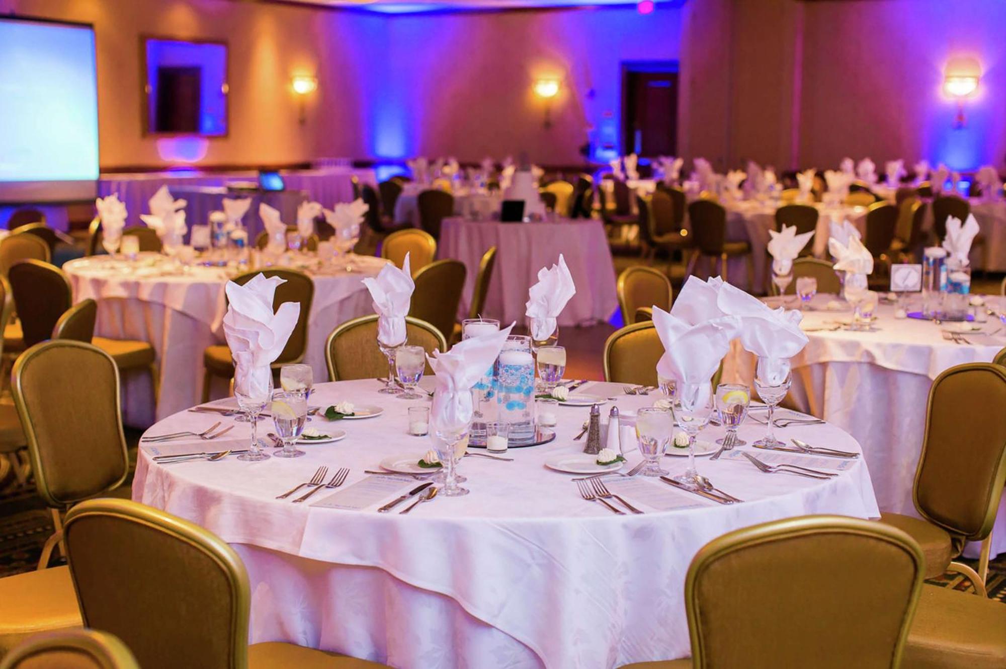 Hilton Garden Inn Milwaukee Northwest Conference Center Ngoại thất bức ảnh